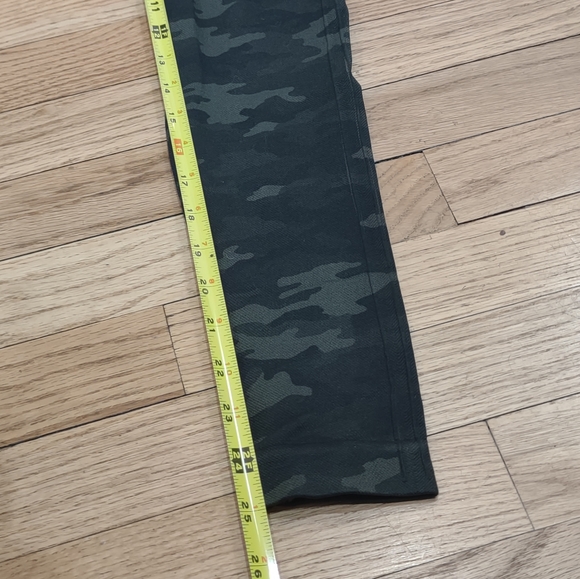 SPANX Look At Me Now camo green high waisted leggings M - Picture 3 of 4